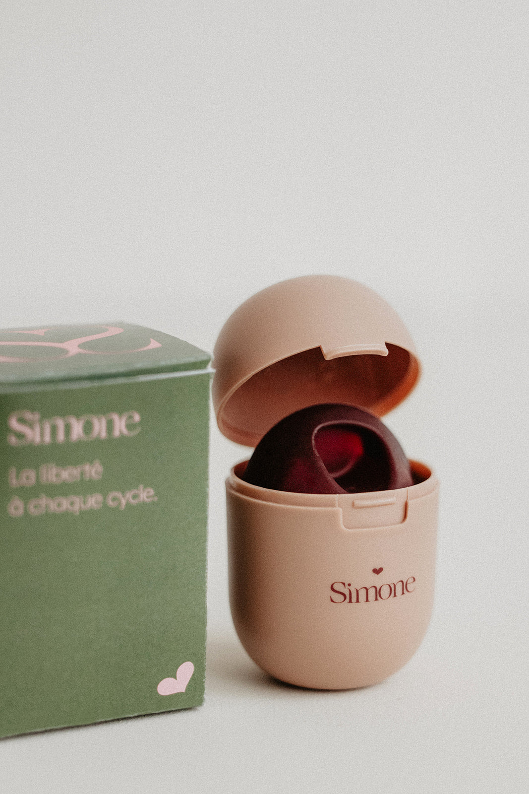 disque menstruel Simone dans son étui